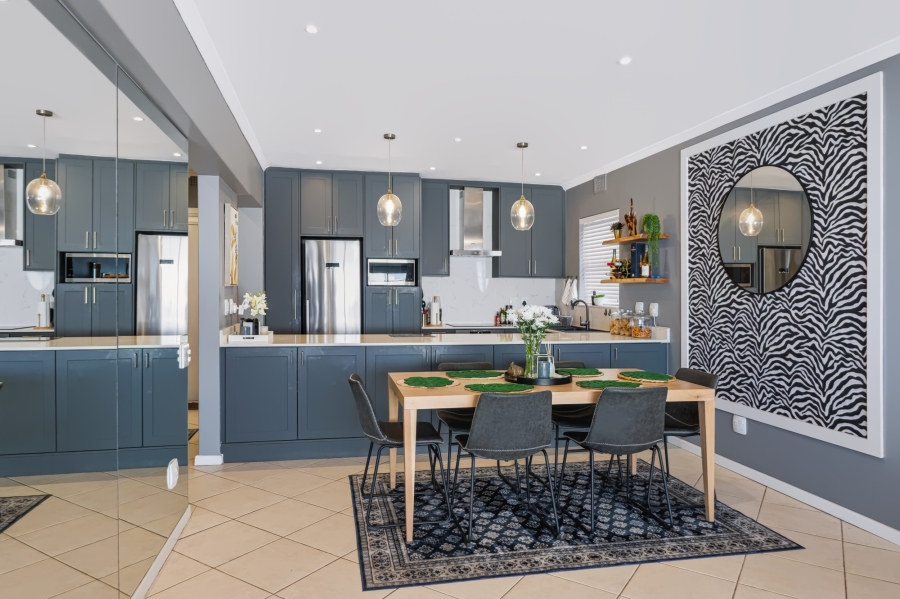 2 Bedroom Property for Sale in Sea Point Western Cape